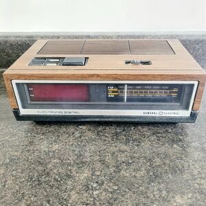Vintage General Electric Digital Am/fm Clock Radio Modek 7-4640B